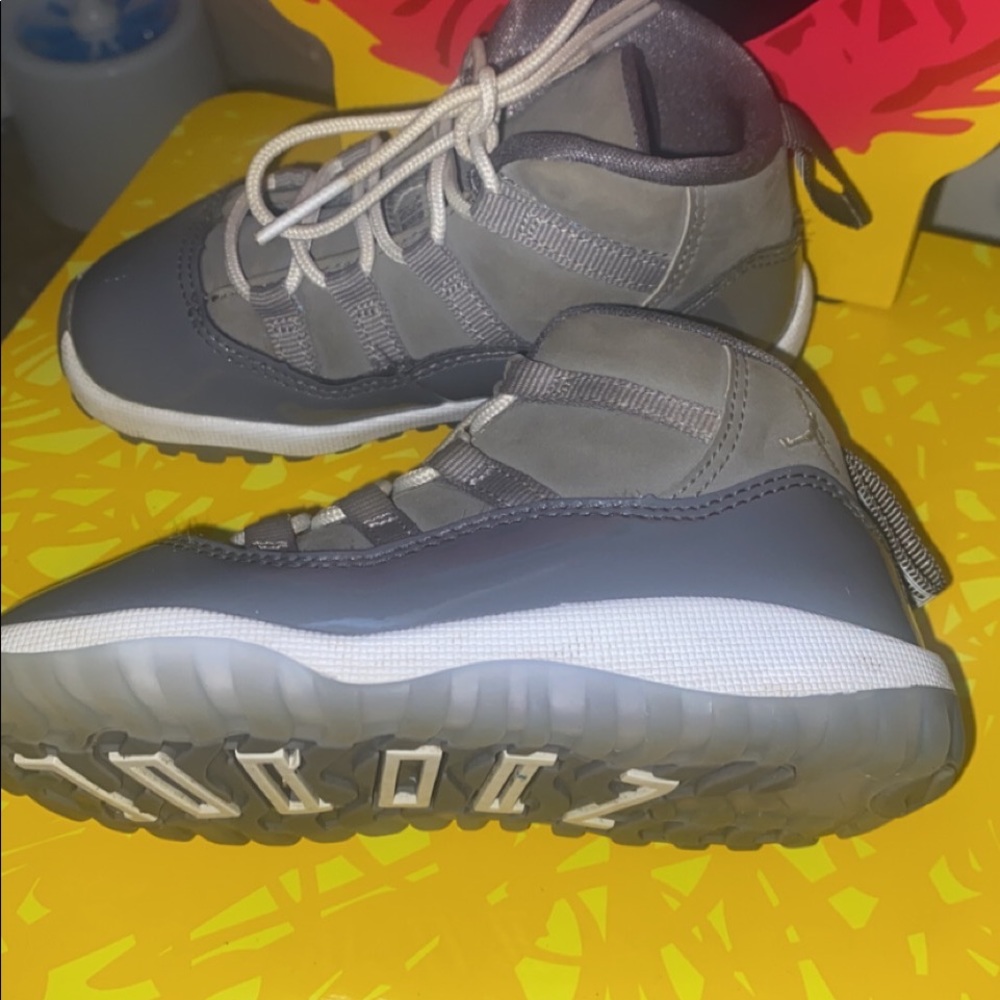 Cool greys 8c
